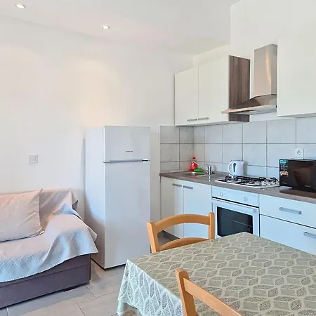 Appartamento Ivan-4 By Interhome