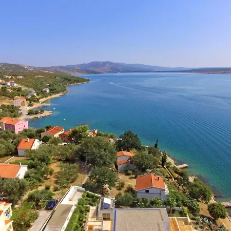 Ivan-4 By Interhome Maslenica