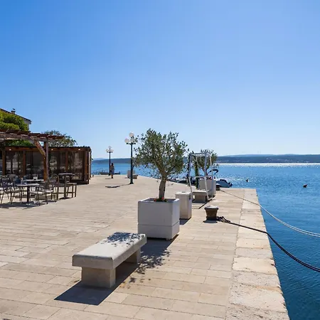 Ivan-4 By Interhome Maslenica