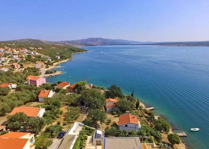 Ivan-4 By Interhome 马斯莱尼察