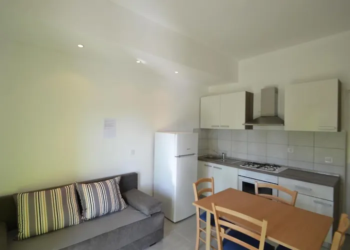 Ivan-4 By Interhome 马斯莱尼察