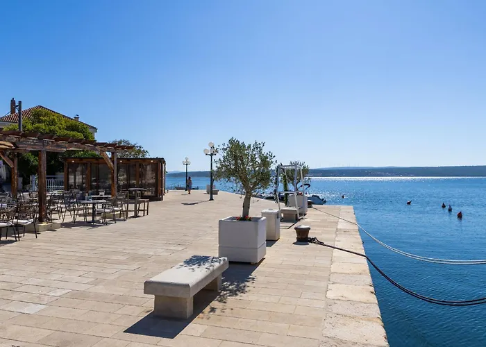 Ivan-4 By Interhome 马斯莱尼察